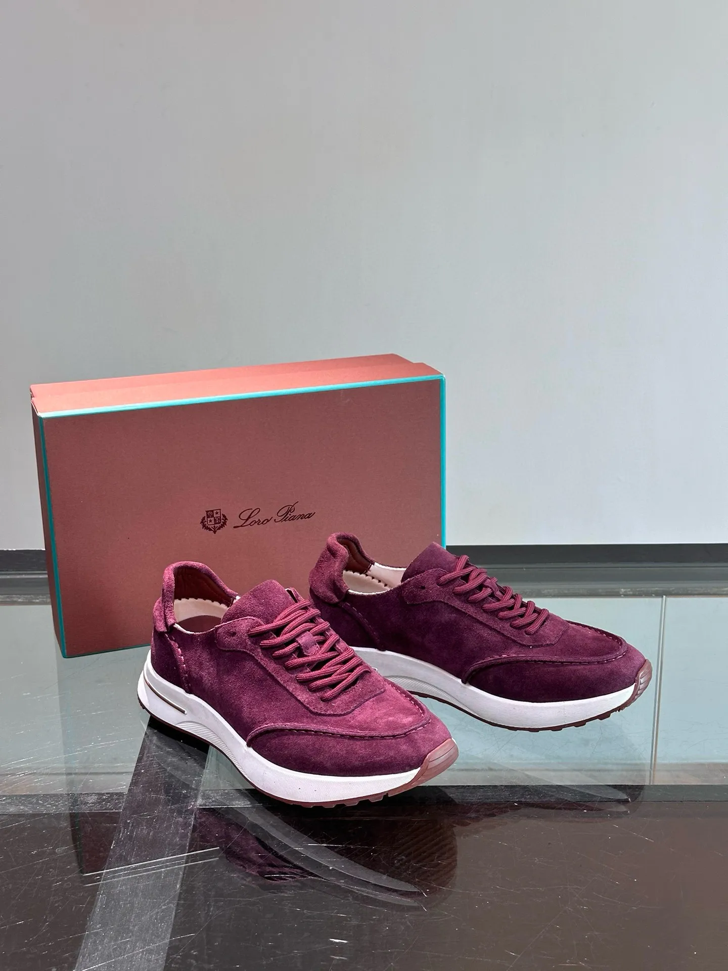 Factory price: 540💰Loro men's shoes💰iana niche Loro classic jogging shoes, men's lace-up casual shoes and sneakers, high-quality lightweight and comfortable fabrics, suitable for outdoor leisure, the color scheme is young and energetic, and it looks great with sportswear or casual suits! Size: 39-46 (customized sizes of 45 and 46 are non-refundable)